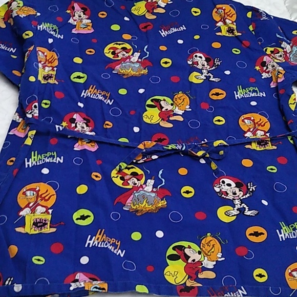 Women's Disney Mickey Mouse and Minnie Mouse Halloween 🎃 Scrub Top Size Large - Picture 6 of 6